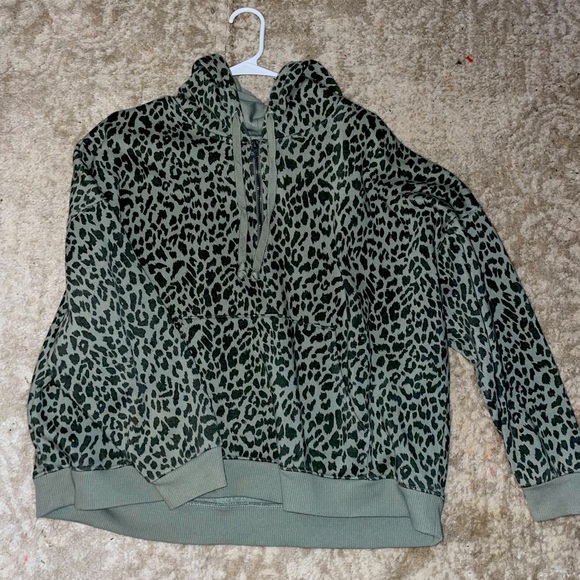 American Eagle Cheetah Sweatshirt 